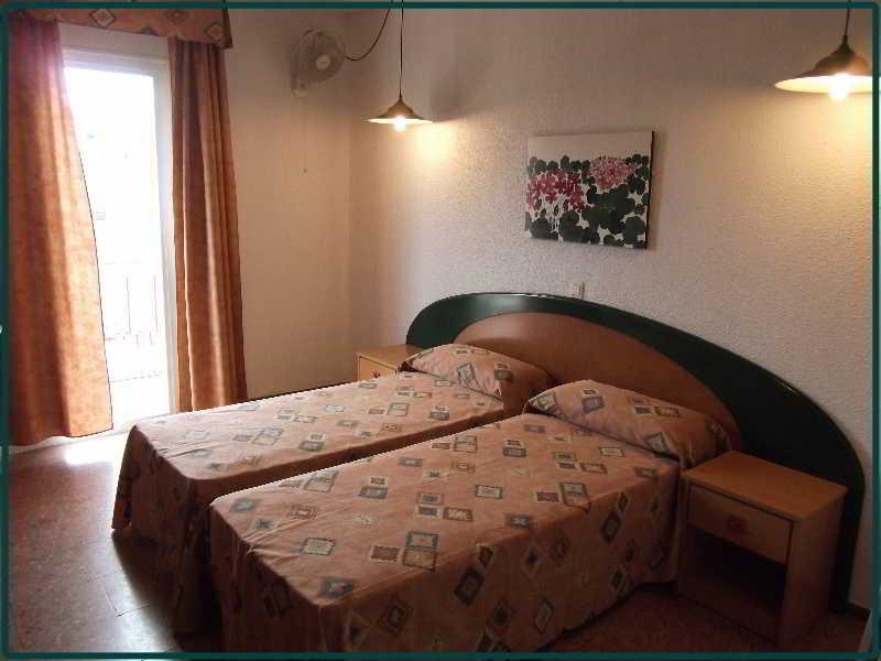 Hotel Mediterrani Express Калелья Экстерьер фото
